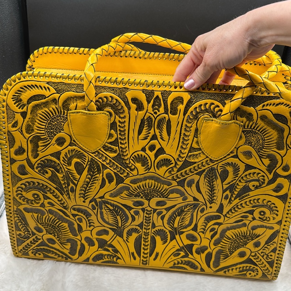 Yellow Embroidered Leather Women's Bag, TOTE M, Suitcase - Picture 11 of 11